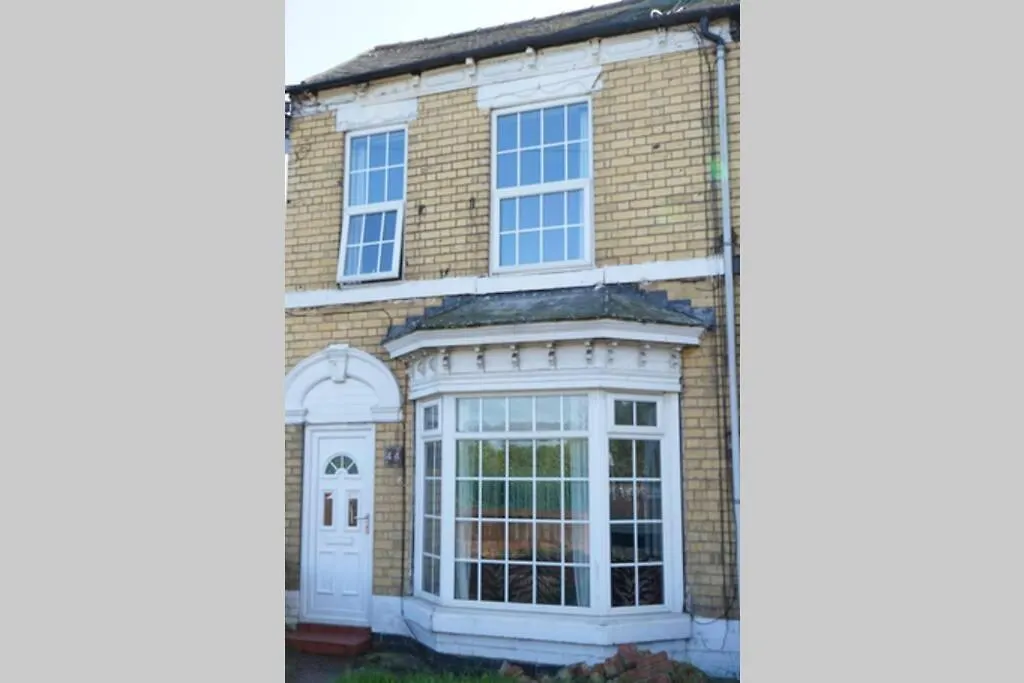 Hullidays - University Side Lg 4 Bed House Kingston upon Hull