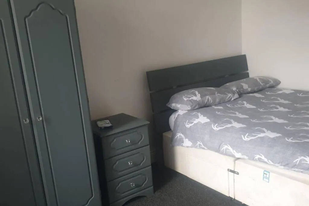 Hullidays - University Side Lg 4 Bed House Kingston upon Hull 0*,